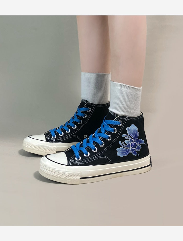 Blue deals flower converse